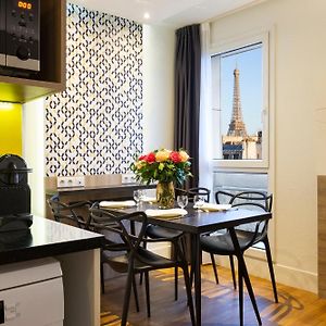 One-Bedroom Apartment Eiffel Tower View